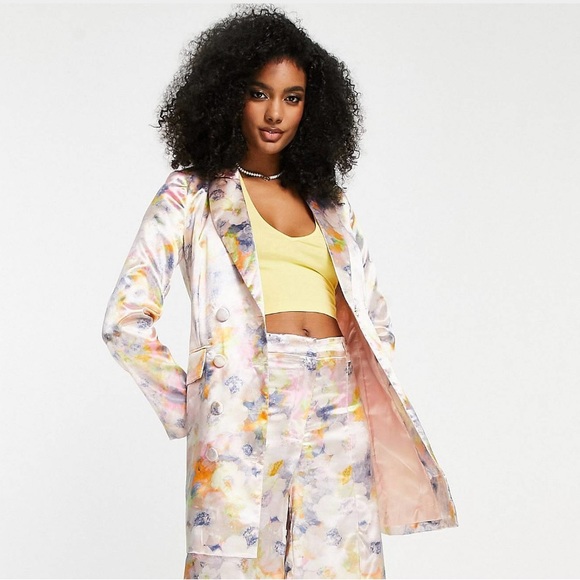 B NEW Liquorish satin tailored double breast blazer in soft washed pastel floral - Picture 2 of 6